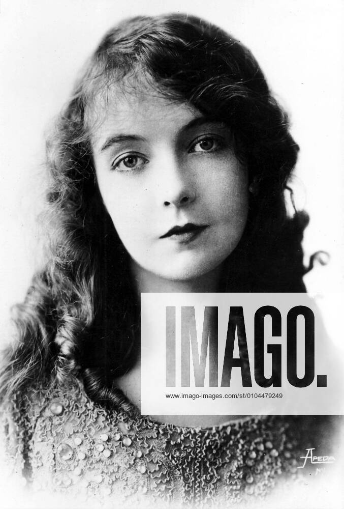 LILLIAN GISH American Actress Y Mandatory credit line: Image courtesy ...