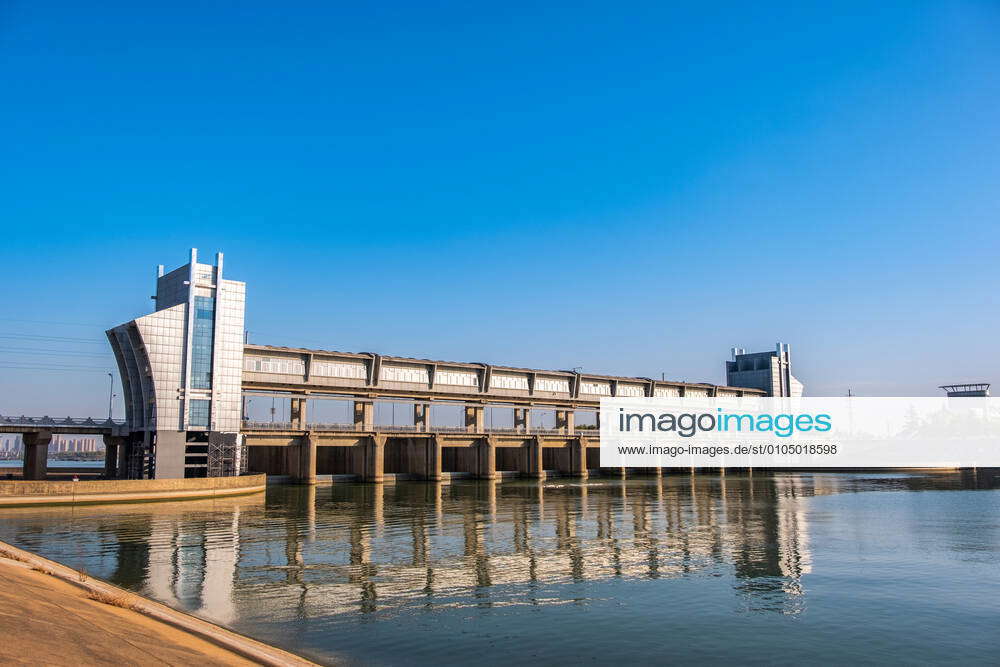 Sunny day Bengbu sluice water conservancy scenery of Huaihe River ...