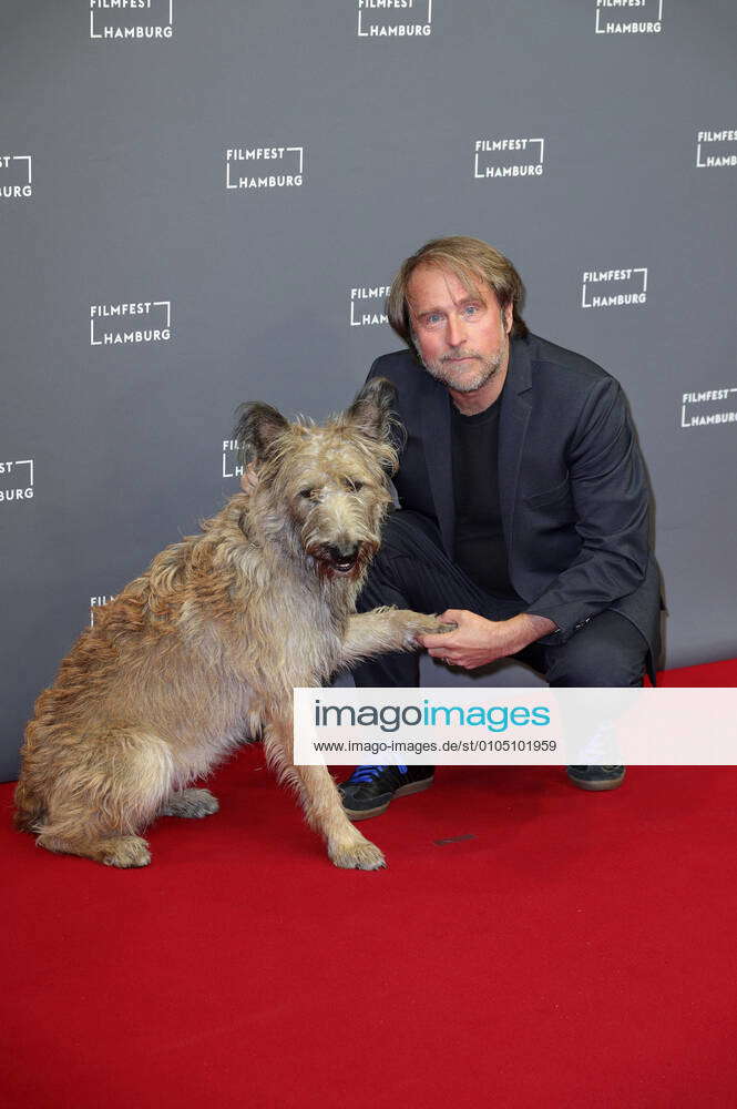 Bjarne Mädel mit Hund Cord bei der Premiere des ARDFernsehfilms Sörensen hat Angst auf dem 28. Fi Bjarne Mädel mit Hund Cord bei der Premiere des ARDFernsehfilms Sörensen hat Angst auf dem 28. Fi