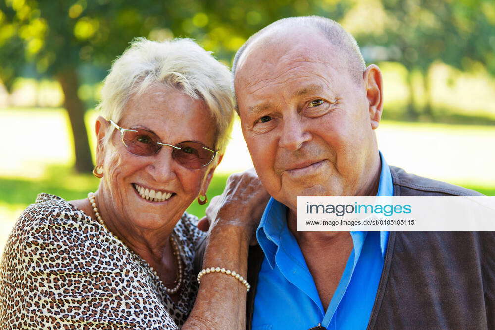 Older seniors in love, Couple, Portraits of a married couple, Golden ...