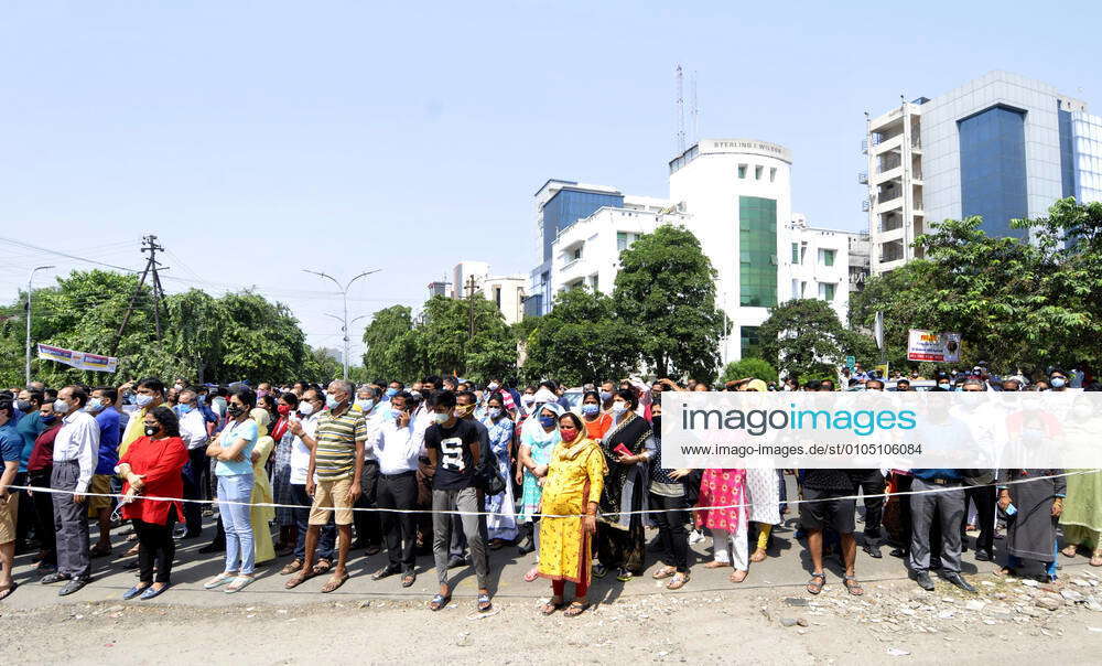 NOIDA, INDIA SEPTEMBER 27: Parents wait for children outside a JEE ...