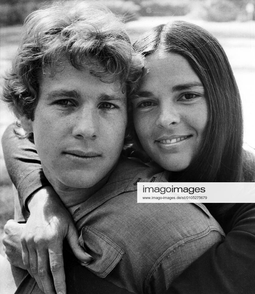 LOVE STORY US 1970 RYAN ONEAL, ALI McGRAW Date