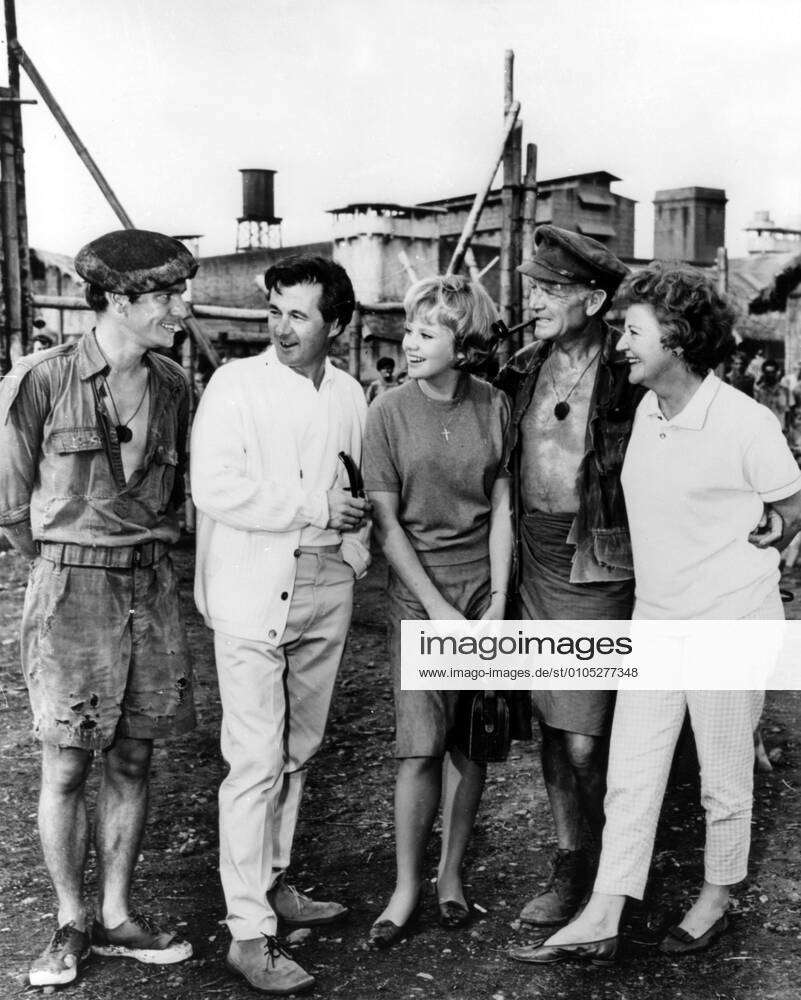 KING RAT TOM COURTENAY, Director BRYAN FORBES HAYLEY MILLS, JOHN MILLS ...