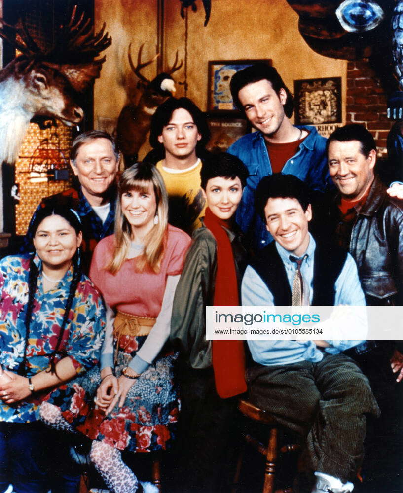 NORTHERN EXPOSURE US TV SERIES 1990 - 1995 L-R ELAINE MILES, JOHN CULLUM, CYNTHIA  GEARY, DAN E