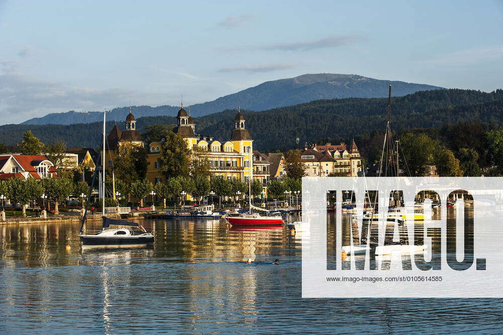 Austria, Carinthia, Velden With Castle Hotel At Lake Woerthersee