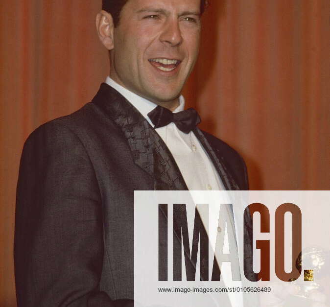 Bruce Willis Los Angeles.CA.USA. Bruce Willis wins a Golden Globe for his role in Moonlighting