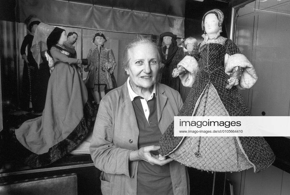 Hermine von Parish costume researcher 08 87 rag Hermine von Parish in ...