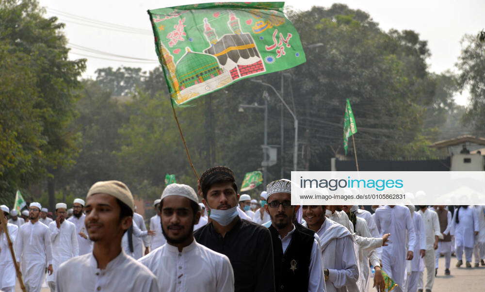 Pakistan: Eid Milad-un-Nabi rally Nazim-e-Ala Jamia Naeemia Raghib ...