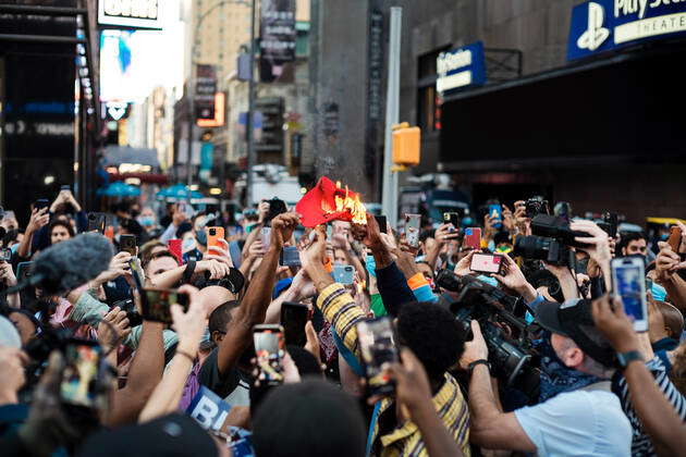 New Yorkers celebrate their 46th President Joe Biden in Times Square ...