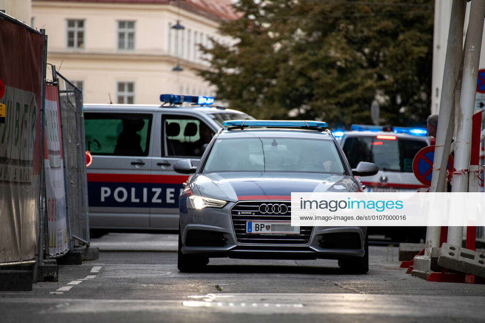 Autrian Police Fahrzeuge Der Wiener Polizei Befinden Sich Im Einsatz ...