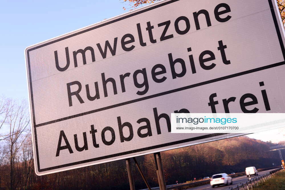 Sign, Ruhr area environmental zone, motorway free, on the A45 motorway
