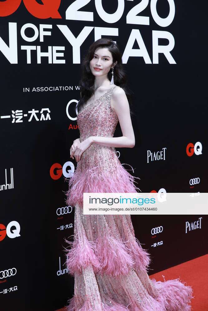 Chinese Model And Actress Sui He Shows Up In Pink Dress Showing Off