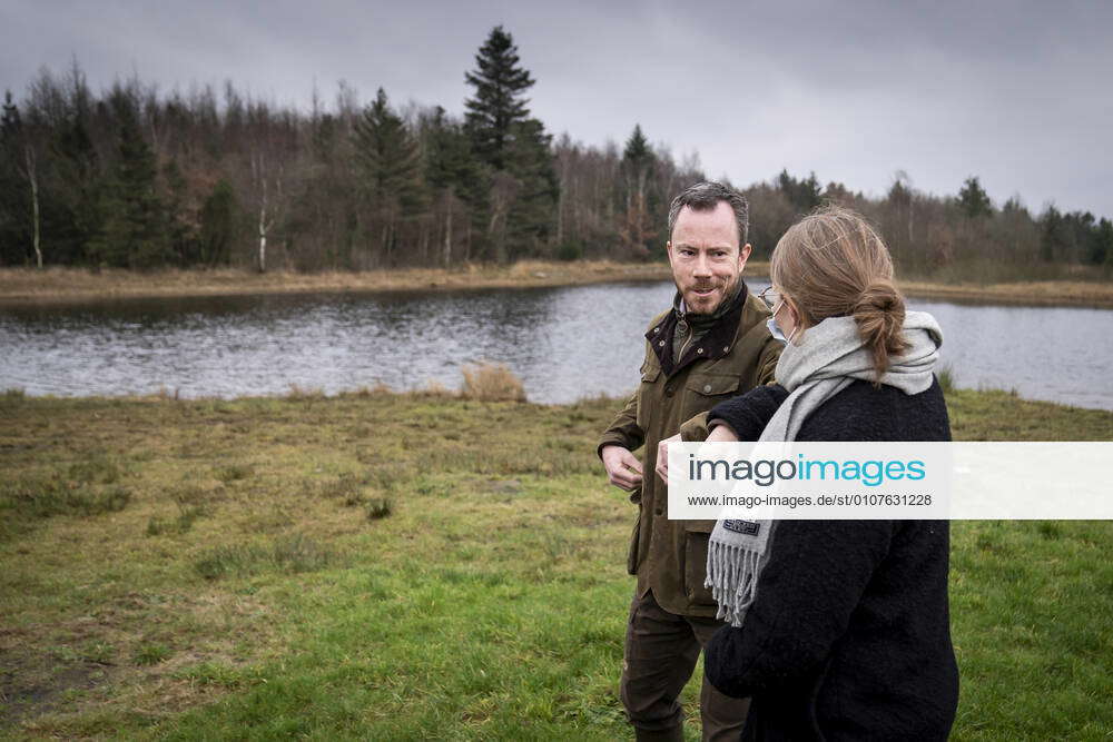 The Liberal Partys Chairman Jakob Ellemann Jensen Briefly Greets Minister Of The Environment Lea 9124