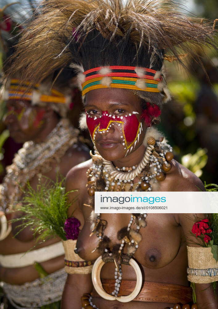 papua new guinea tribe girl