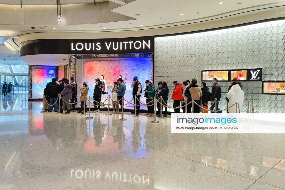 Shanghai IFC Mall  Louis Vuitton - Picture of Shanghai IFC Mall