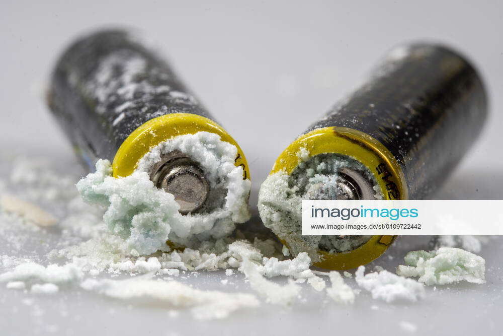 Ausgelaufene Batterien, AABatterien, oxidiert, ausgetretenes