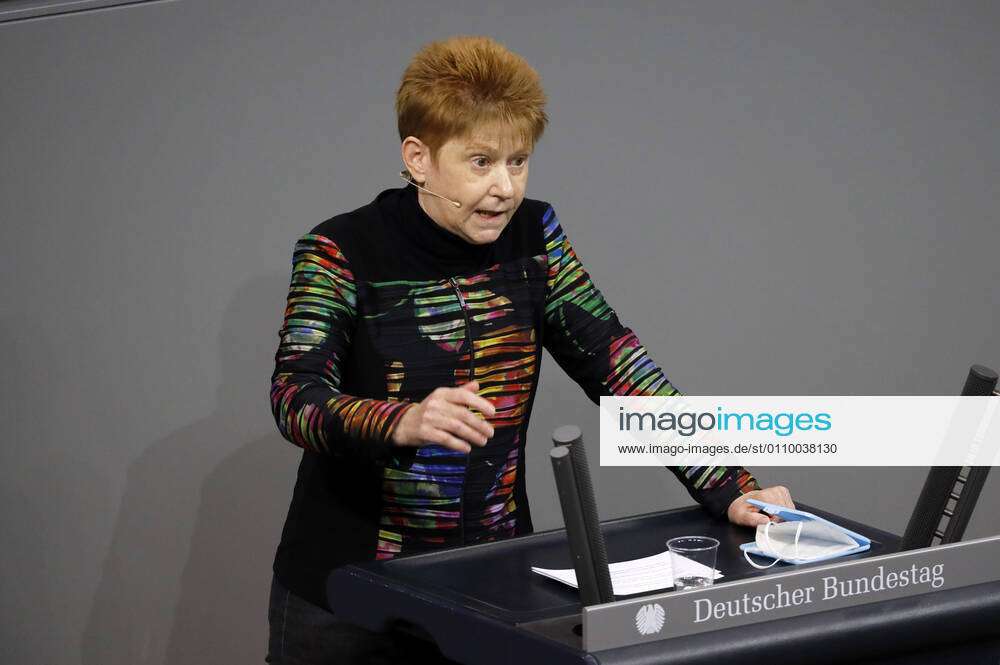 Petra Pau at the 204 session of the German Bundestag in the Reichstag ...