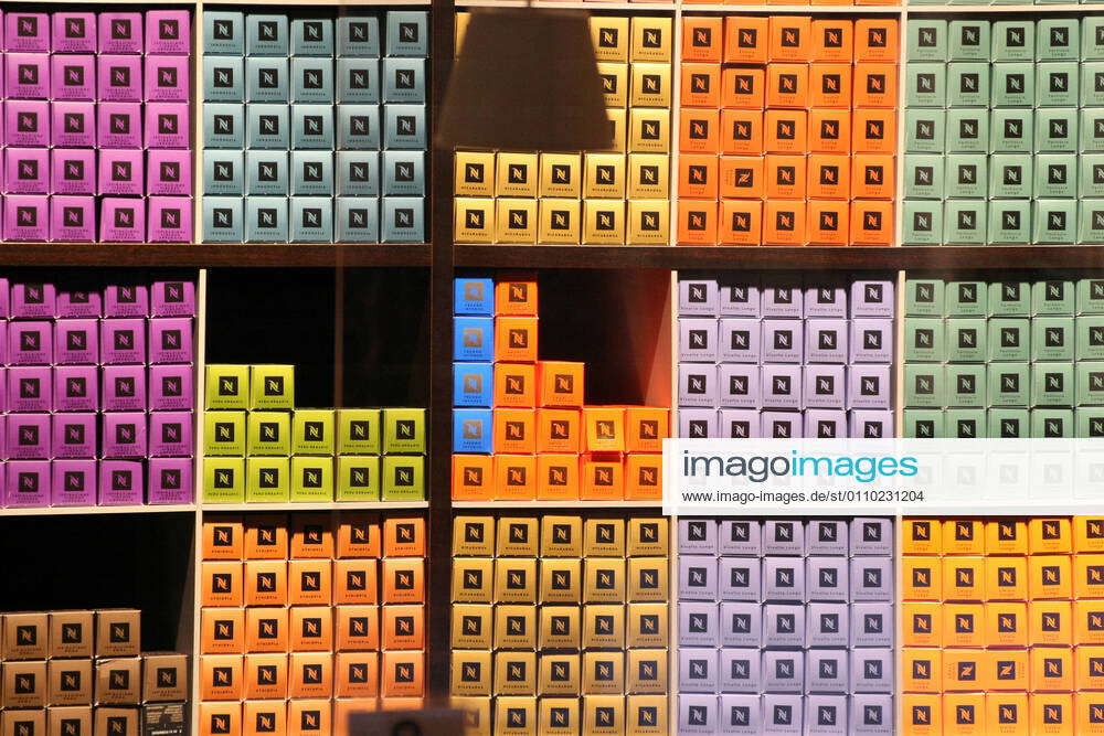 Coffee , Caffe , Kaffee , Nespresso Kapseln , colours during the hard