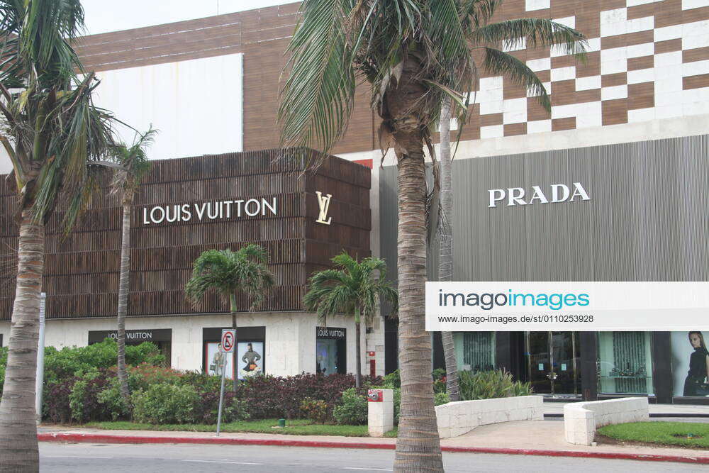 Louis Vuitton La Isla Shopping Village Cancun Mexico 