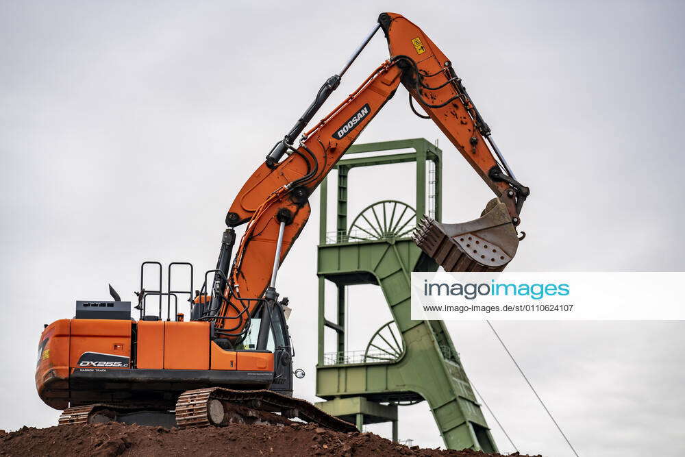 Work on the construction site of the real estate project Stadtquartier