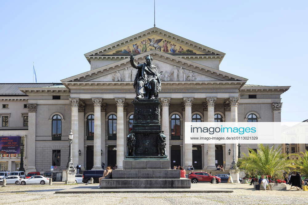 Denkmal König Max I. Joseph vor dem Nationaltheater, MaxJoseph Platz, München, Bayern, Deutschlan
