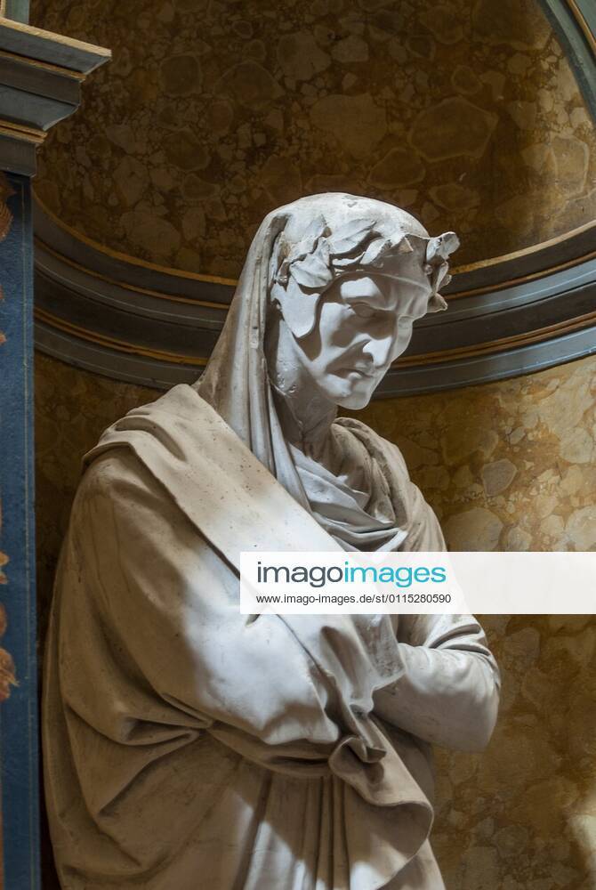 Marble statue of Dante Alighieri in the internal corridor of