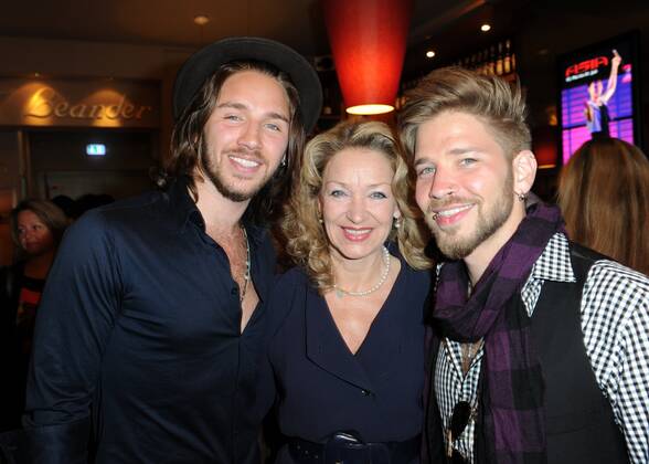 Gil and Tal Ofarim with mother Sandra Ofarim Reichstadt music legend Abi  Ofarim celebrates 50 years