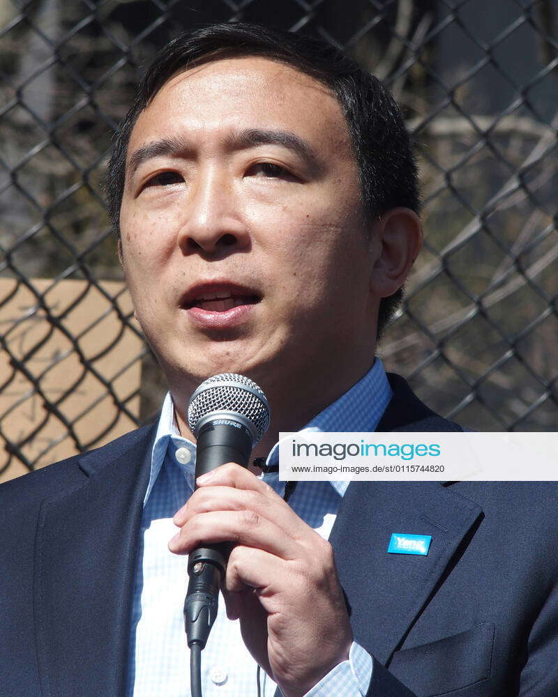 March 21 2021 New York New York Usa Democratic Mayoral Candidate Andrew Yang Speaks To People 8501