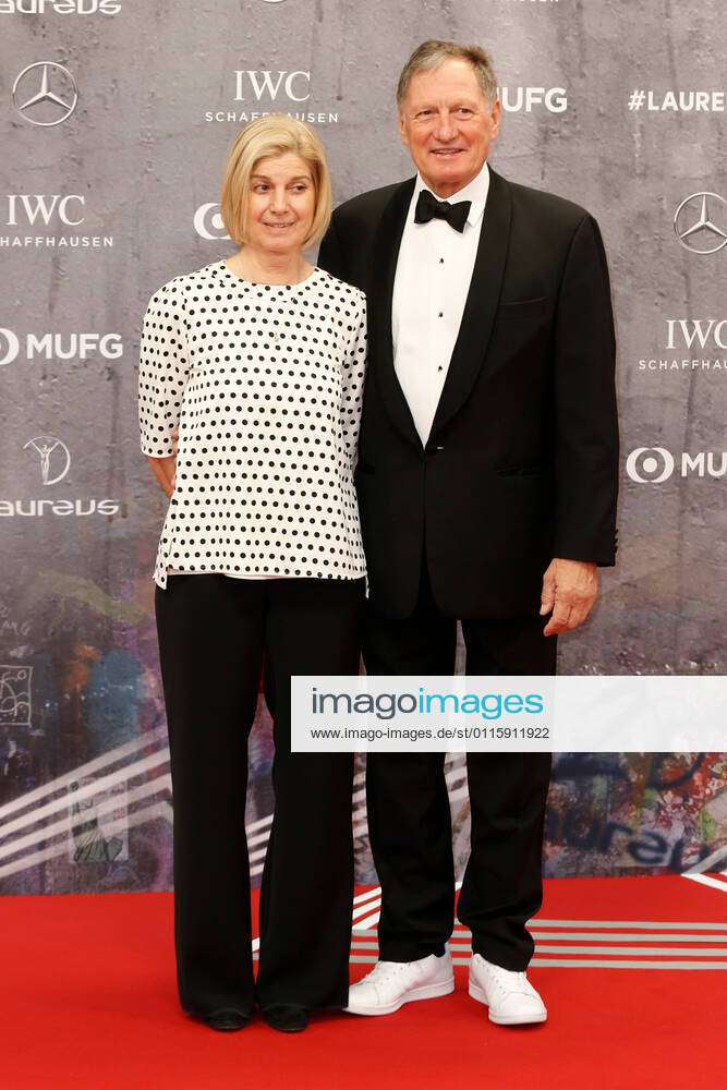 Berlin, Allemagne. 17 février 2020. Franz Klammer avec Mme Eva sur le tapis  rouge au PRIX mondial des sports LAURÉE 2020 à Berlin.