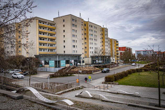 Berlin Marzahn Hellersdorf Living at the U Bahn Station Kaulsdorf Nord ...