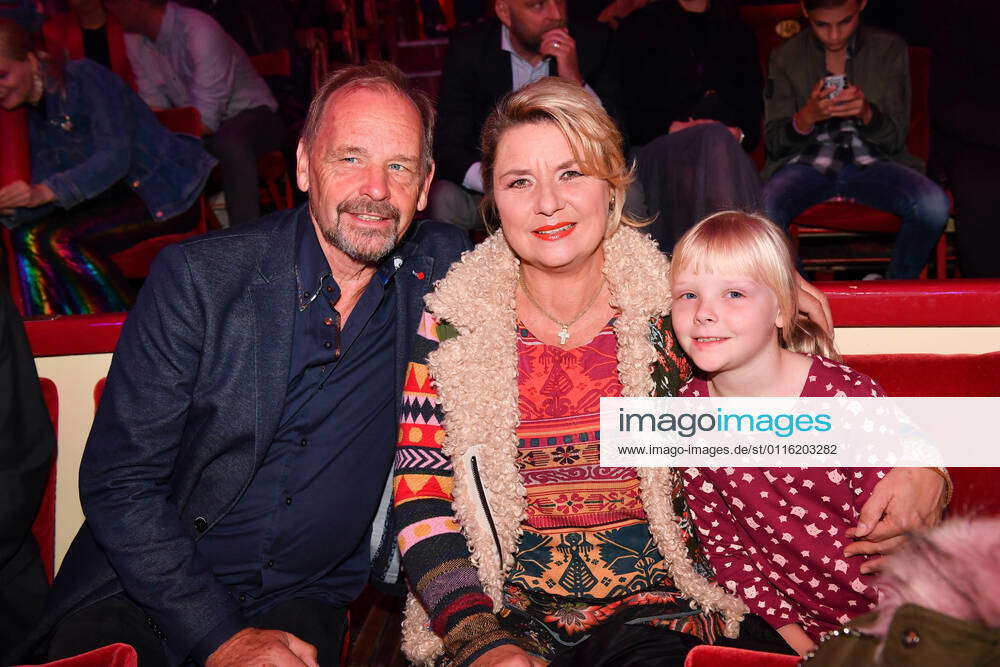 Angela Wiedl with partner Uwe Erhardt and daughter Gina Maria Erhardt  Premiere Circus Roncalli