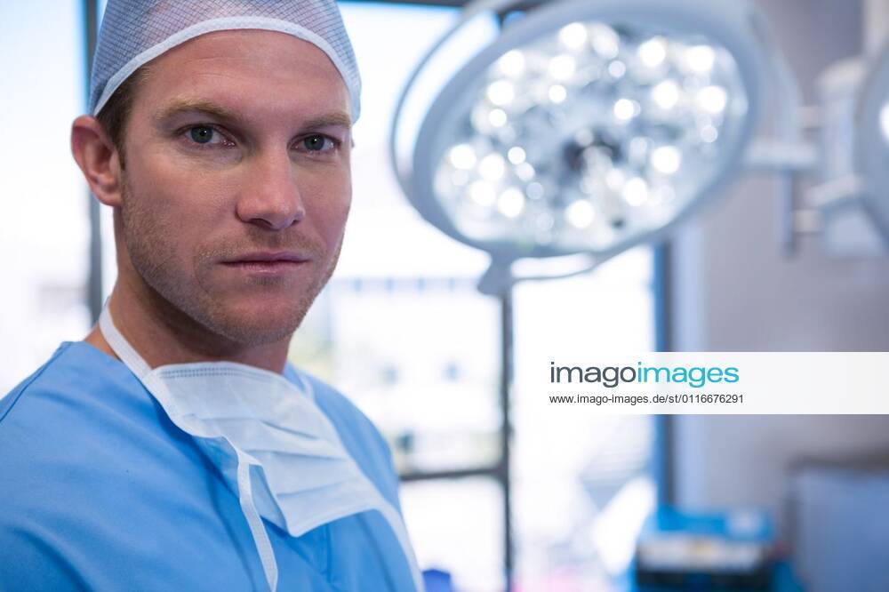 portrait-of-male-nurse-in-operation-theater-portrait-of-male-nurse-in