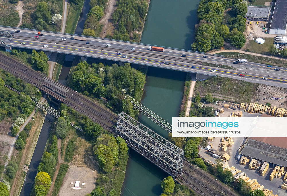 Motorway bridge A43 over the Rhine Herne Canal will be closed for