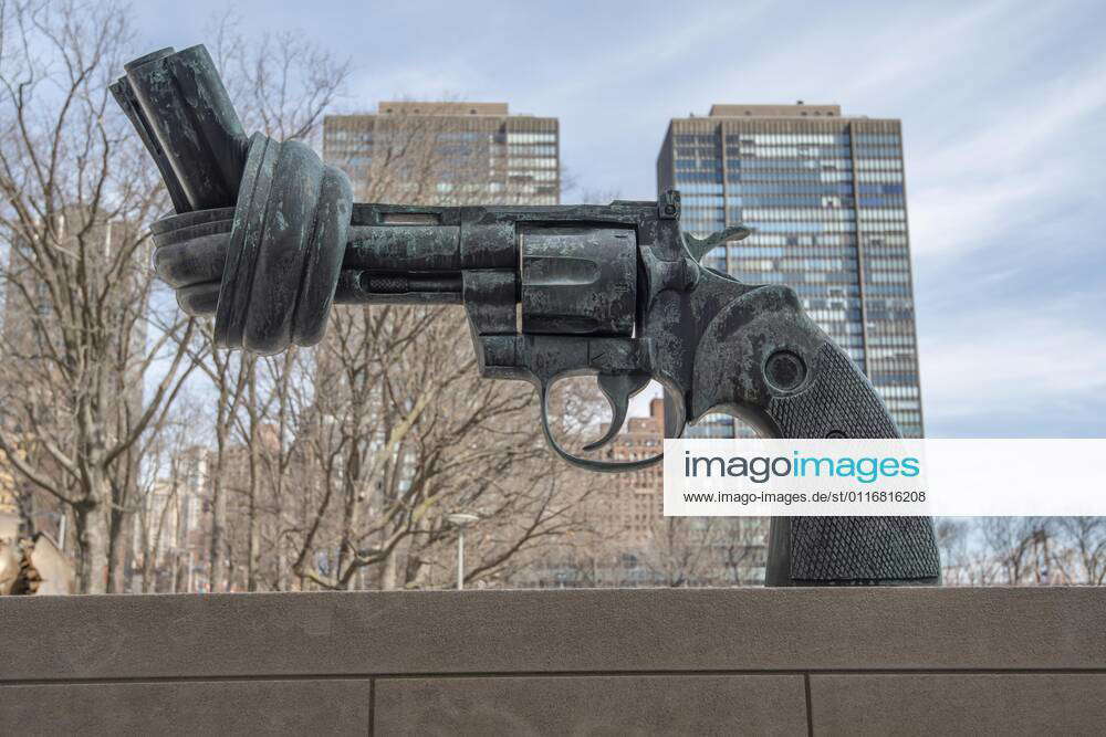 Non Violence Sculpture, The Knotted Gun, pistol with knot in the barrel ...