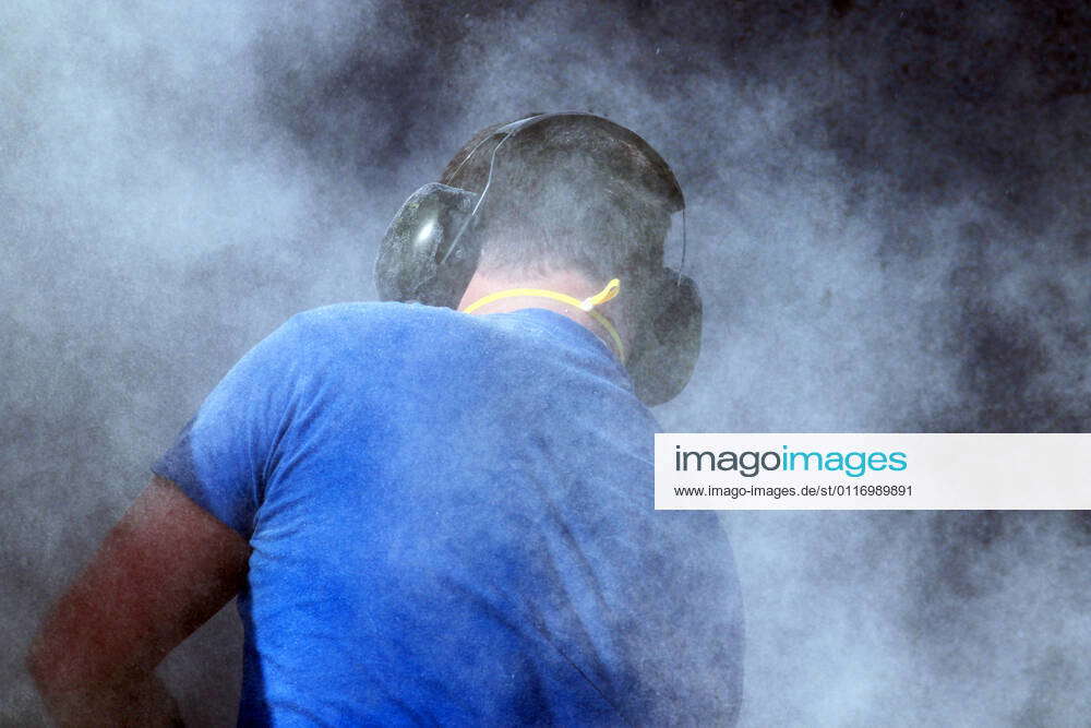 Respiratory diseases caused by fine dust A worker grinds a facade with