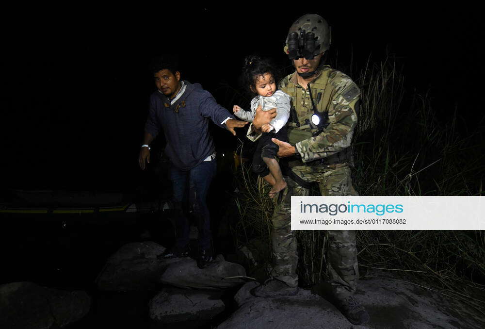 May 5, 2021, La Joya, Texas, USA Asylumseeking migrants cross the Rio