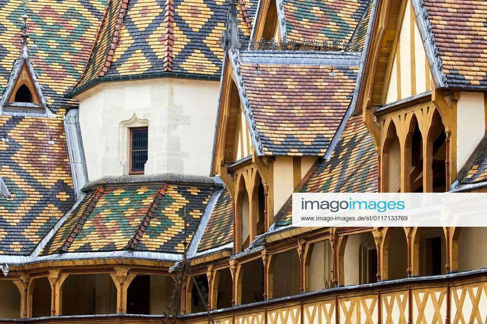 The Courtyard, The Hôtel-Dieu, Hospices De Beaune, Beaune, Côte D Or ...