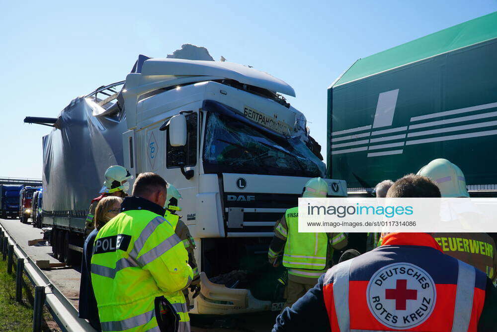 Bab Pulsnitz Lkw F Hrt Auf Stauende Auf Schwerverletzter