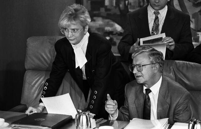 Germany, Bonn, 31 08 1990 Archive No 19 71 09 Cabinet Meeting Photo ...