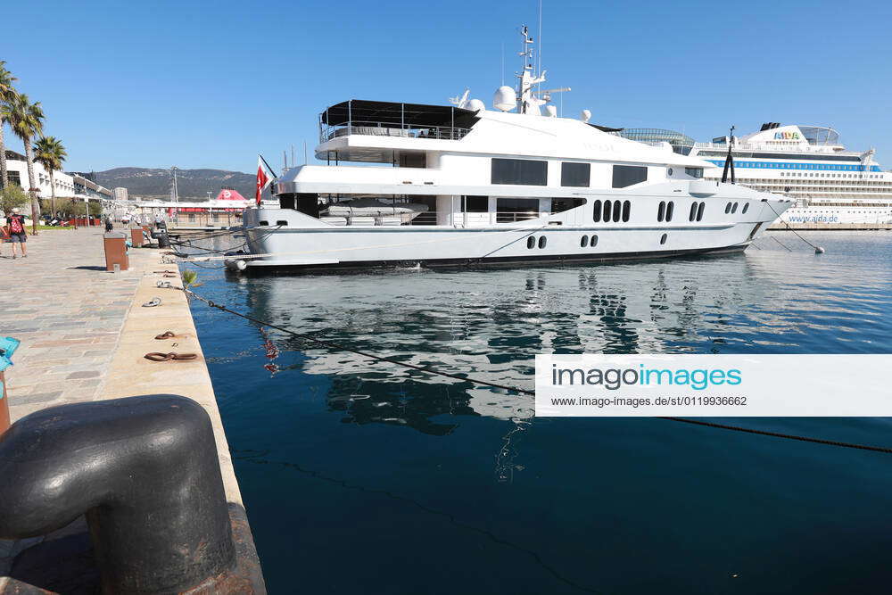 Ajaccio (central-western Corsica): Yacht M Y Idol belonging to Thomas Leclercq (2019) Ajaccio