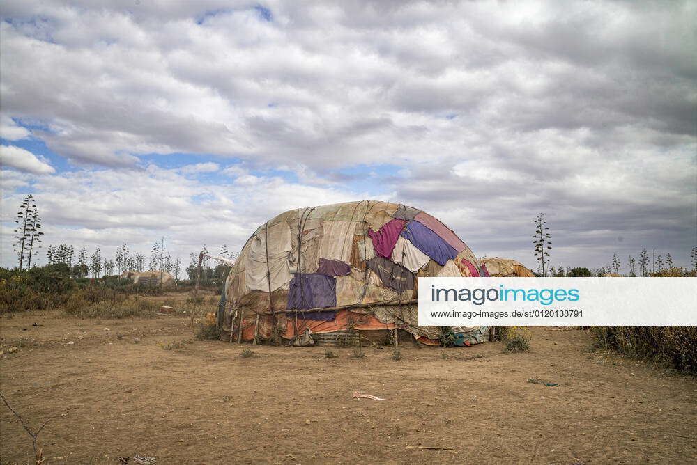 Traditional Somali house. These Aqal Somaali called huts are very ...