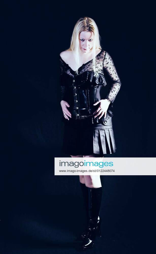 Back in black model released, Symbolfoto