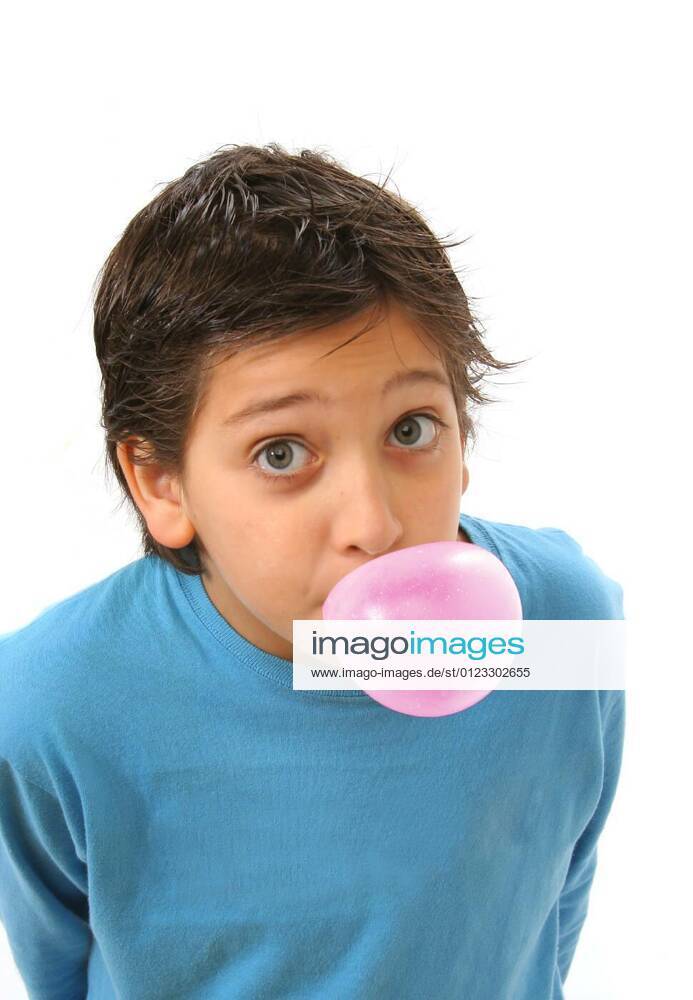 Boy blowing a pink bubble gum model released, Symbolfoto