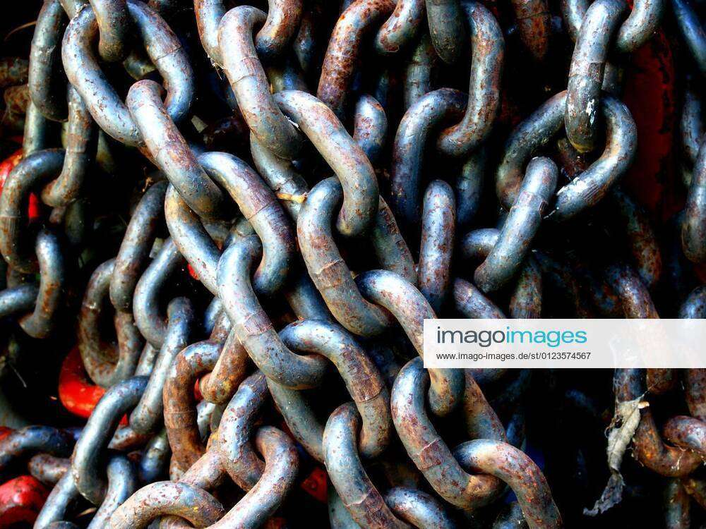 Galvanised metal chain hi-res stock photography and images - Alamy