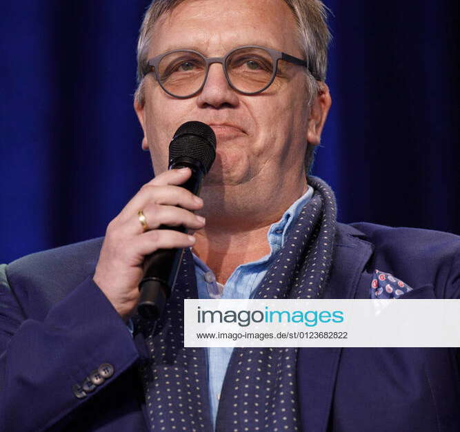 Hape Kerkeling on stage at the premiere of his new book Pfoten vom Tisch Meine Katzen, andere Hape Kerkeling on stage at the premiere of his new book Pfoten vom Tisch Meine Katzen, andere