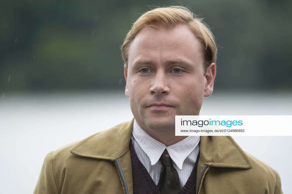 Actor Max RIEMELT plays the role of Wolfgang Berns, portrait, portrait ...