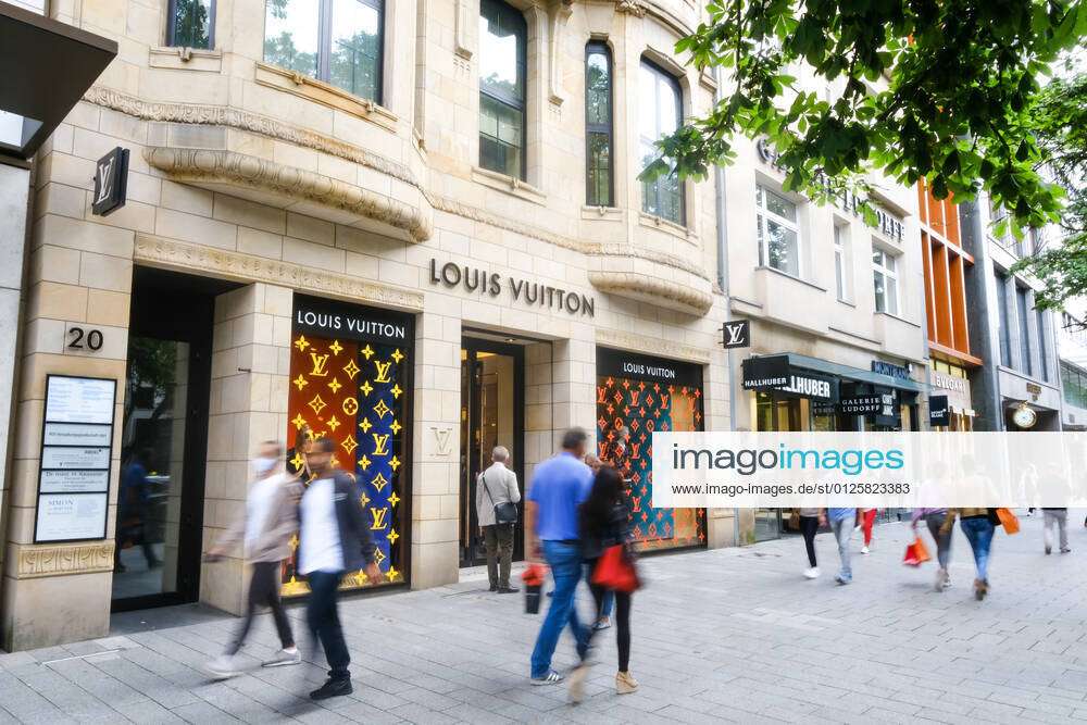 Düsseldorf 16.07.2021 Louis Vuitton Königsallee Reisegepäck Lederwaren  Kleinlederwaren Taschen Mo