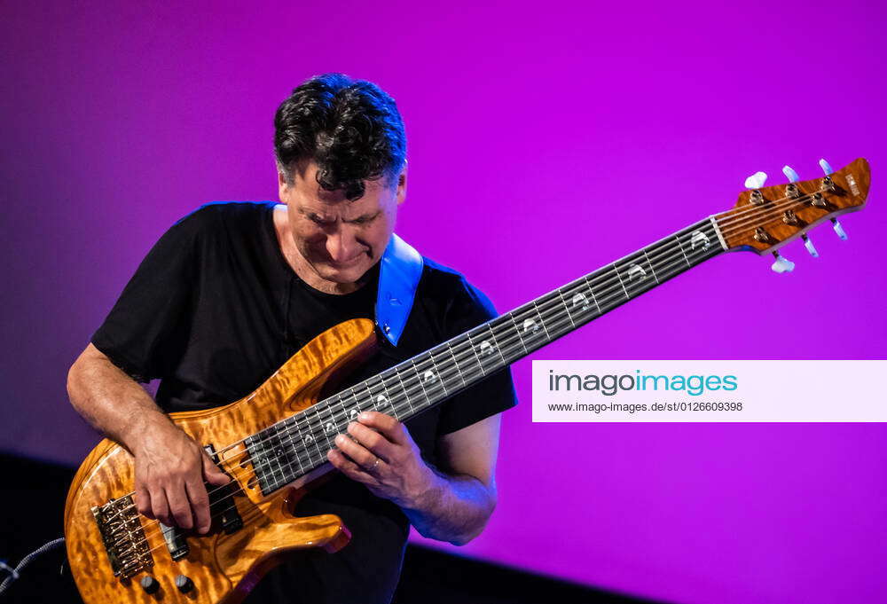 Italy Napoli Jazz Club John Patitucci Trio John John Patitucci Trio With Brian Blade And Chris 4090