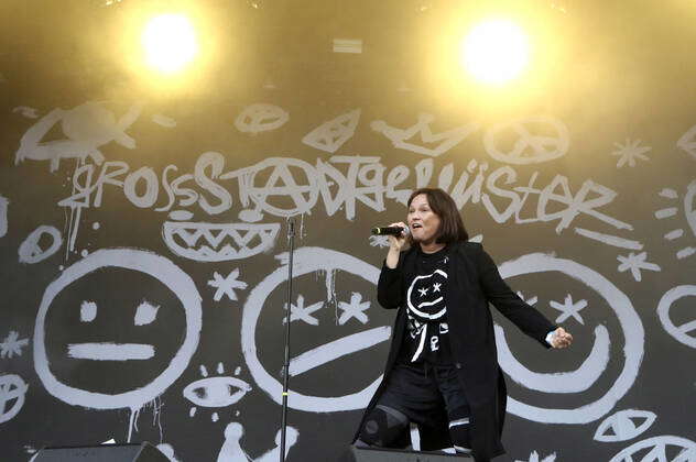 Jen Bender from Großstadtgeflüster live at Vor Deiner Tür Open Air at ...