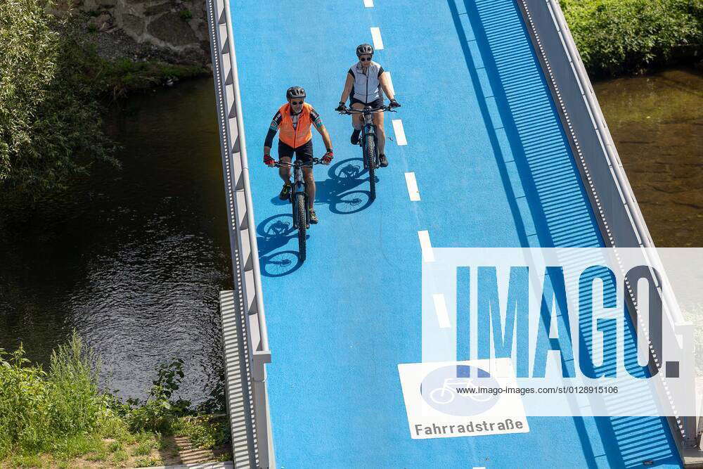 Tuebingen bike bridge center, Tuebingen, bike bridge 08 08 21 The new 35 meter long bike bridge